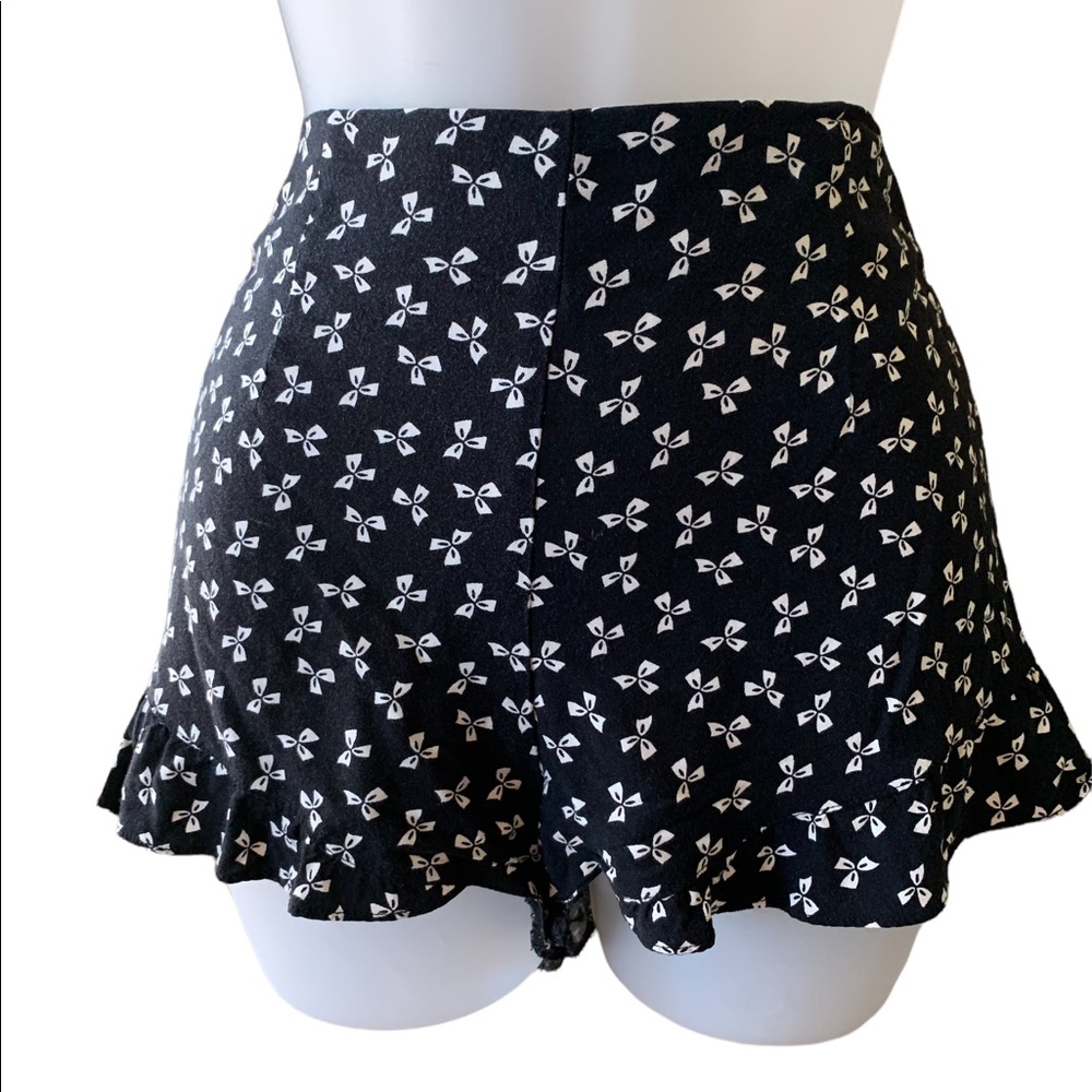 Urban Outfitters Cooperative High Waisted Shorts Black & White Floral Size 2